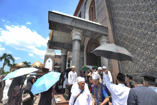Pemakaman Pendiri Masjid Kubah Emas Depok