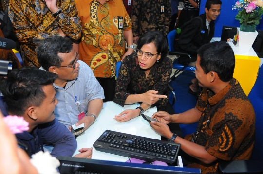 Sri Mulyani Cek Proses Laporan SPT di Kantor Pajak