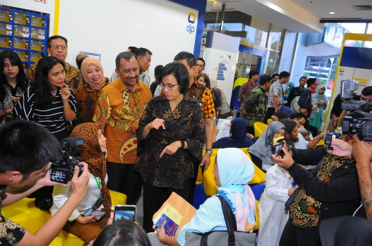 Sri Mulyani Cek Proses Laporan SPT di Kantor Pajak