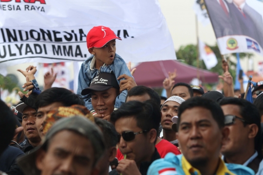 Anak-anak Ikut dalam Kampanye Prabowo Menyapa Bogor di Cibinong