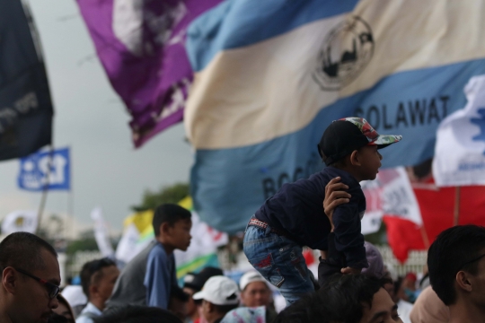 Anak-anak Ikut dalam Kampanye Prabowo Menyapa Bogor di Cibinong