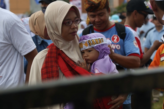 Anak-anak Ikut dalam Kampanye Prabowo Menyapa Bogor di Cibinong