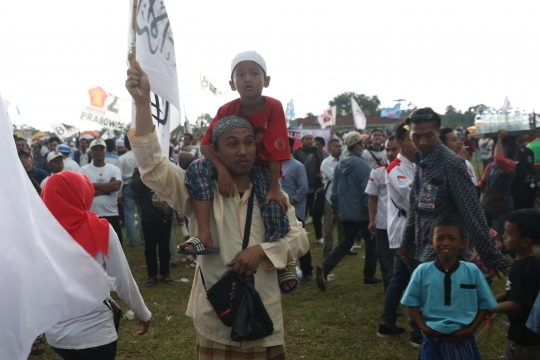 Anak-anak Ikut dalam Kampanye Prabowo Menyapa Bogor di Cibinong