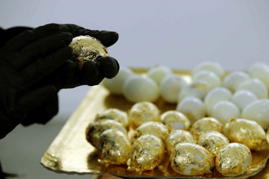 Menikmati Hidangan Mewah Telur Rebus Berlapis Emas 24 Karat di Paris