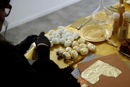 Menikmati Hidangan Mewah Telur Rebus Berlapis Emas 24 Karat di Paris