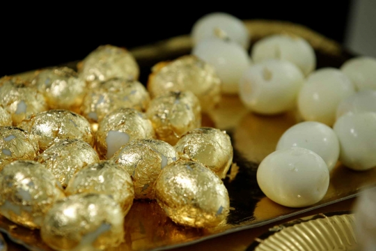 Menikmati Hidangan Mewah Telur Rebus Berlapis Emas 24 Karat di Paris
