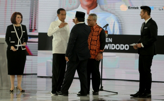 Keakraban Jokowi dan Prabowo di Panggung Debat Capres