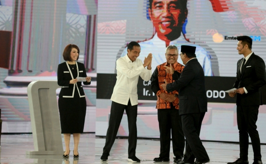 Keakraban Jokowi dan Prabowo di Panggung Debat Capres