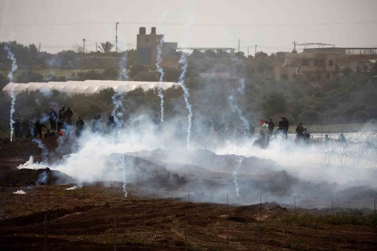 Aksi Warga Palestina Demo Besar-besaran di Perbatasan Israel