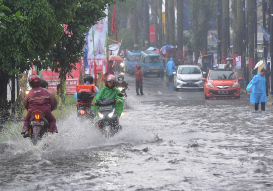 Hujan Lebat, Jalan Cinere Raya Terendam Banjir