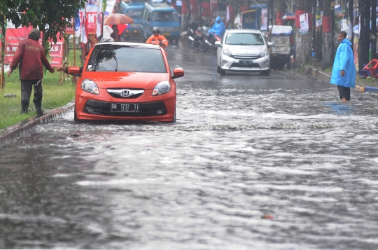 Hujan Lebat, Jalan Cinere Raya Terendam Banjir