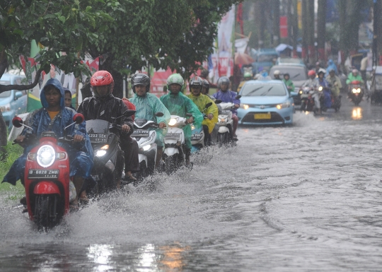 Hujan Lebat, Jalan Cinere Raya Terendam Banjir