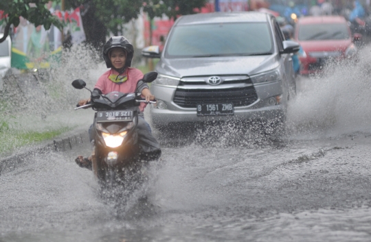 Hujan Lebat, Jalan Cinere Raya Terendam Banjir