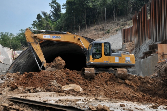 Memantau Pembangunan Terowongan Kereta Cepat Jakarta-Bandung