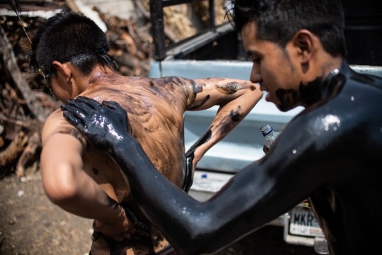 Tradisi Xinacates, Pemuda Meksiko Menghitam