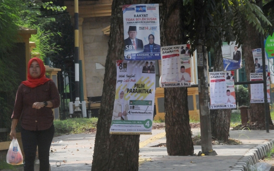 Atribut Pemilu Rusak Lingkungan