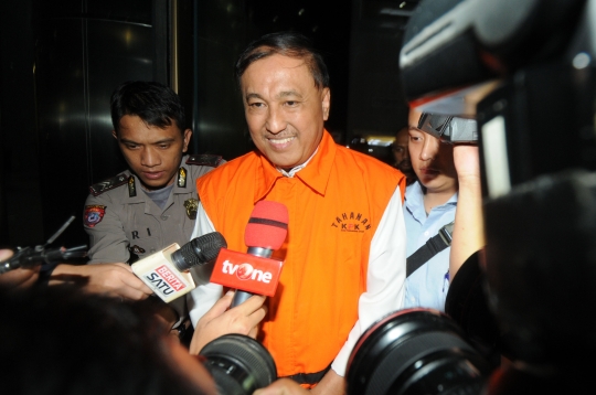 Ditahan KPK, Anggota DPR Markus Nari Umbar Senyum