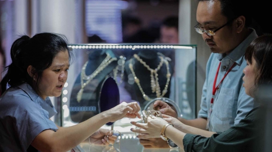 Melihat Kemilau Emas dan Berlian di Jakarta International Jewelery Fair 2019