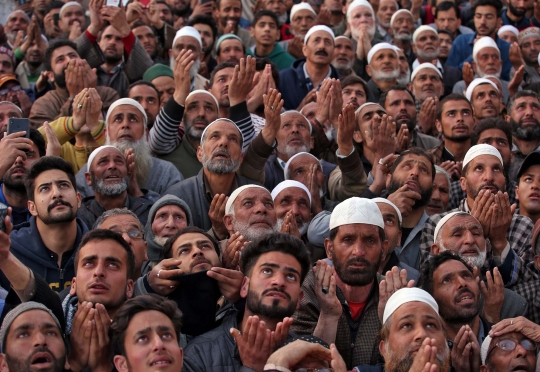 Antusiasme Muslim Kashmir Berdoa di Masjid Penyimpan Jenggot Rasulullah