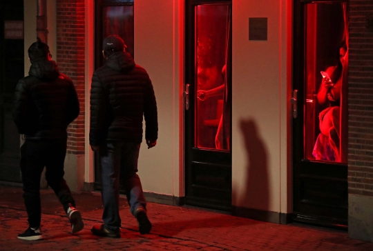 Mengintip PSK dalam 'Akuarium' Red Light District Amsterdam