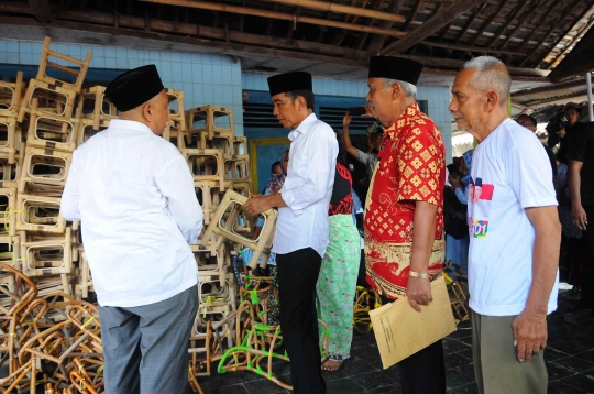 Usai Kampanye, Jokowi Tinjau Industri Rotan di Tegalwangi