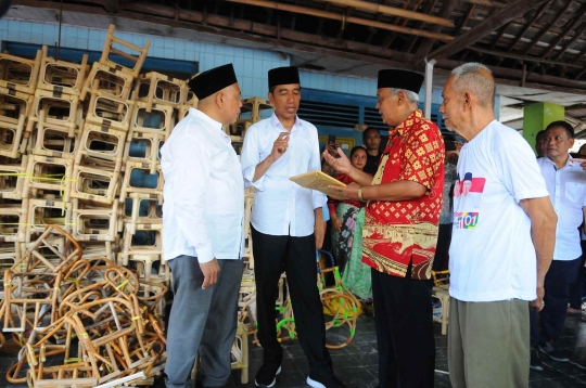 Usai Kampanye, Jokowi Tinjau Industri Rotan di Tegalwangi