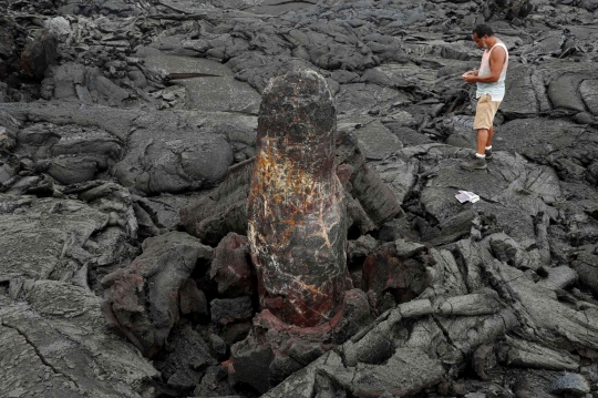 Warga Hawaii Kunjungi Rumahnya yang Terkubur Lahar Dingin Gunung Kilauea