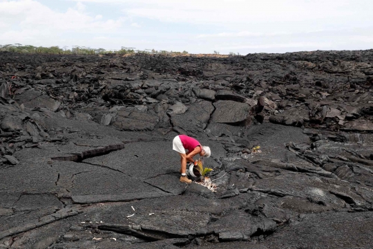 Warga Hawaii Kunjungi Rumahnya yang Terkubur Lahar Dingin Gunung Kilauea