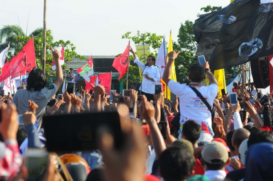 Salam Satu Jari Ribuan Pendukung Warnai Kampanye Jokowi di Indramayu