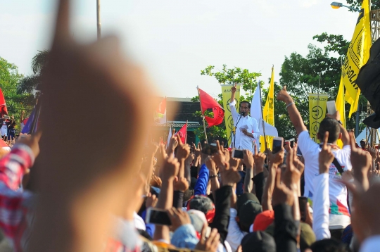 Salam Satu Jari Ribuan Pendukung Warnai Kampanye Jokowi di Indramayu