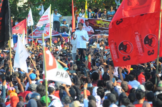 Salam Satu Jari Ribuan Pendukung Warnai Kampanye Jokowi di Indramayu