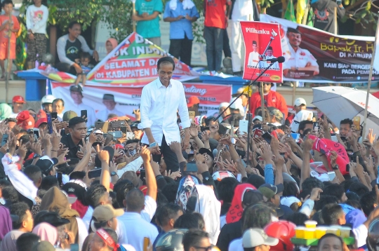 Salam Satu Jari Ribuan Pendukung Warnai Kampanye Jokowi di Indramayu