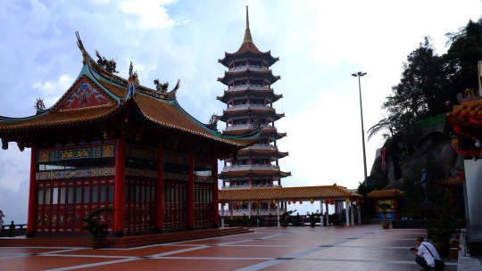 Melihat Keindahan Kuil Chin Swee di Malaysia