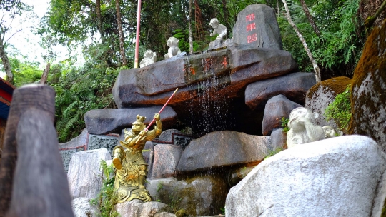 Melihat Keindahan Kuil Chin Swee di Malaysia