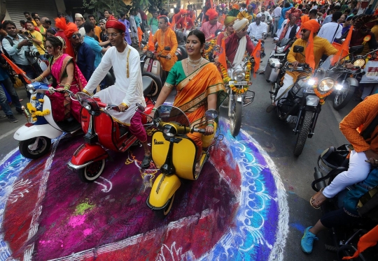 Suka Cita Warga India Rayakan Festival Gudi Padwa