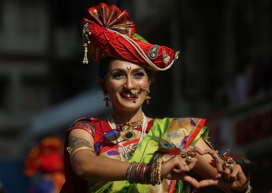 Suka Cita Warga India Rayakan Festival Gudi Padwa