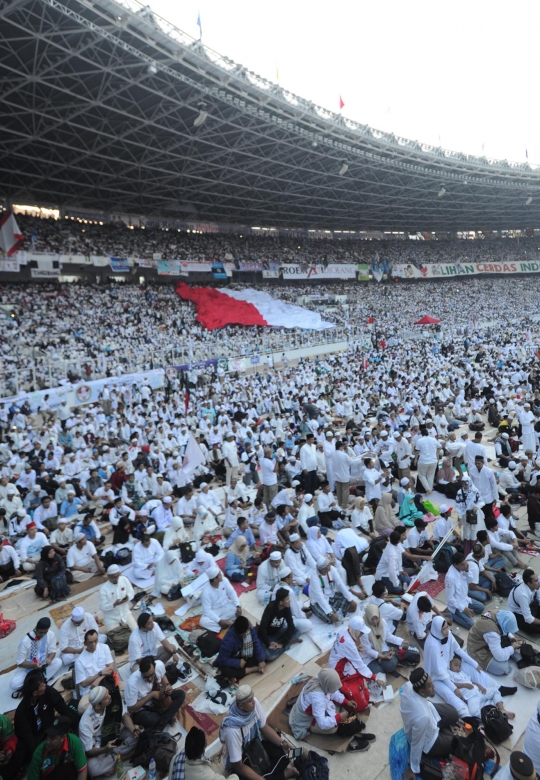 Kampanye Akbar, Pendukung Prabowo-Sandi 'Putihkan' Stadion GBK