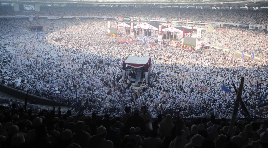 Aksi Superhero Ramaikan Kampanye Akbar Prabowo-Sandiaga di GBK