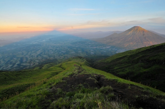 Menjelajahi Keindahan Gunung Sumbing