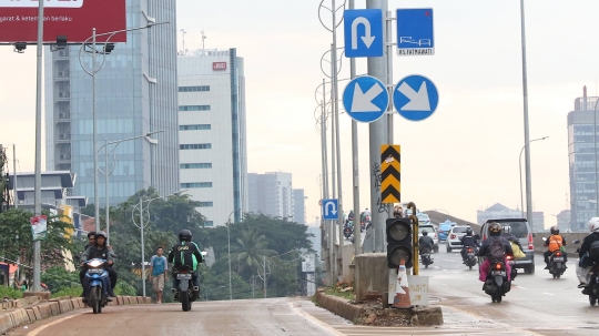 Bandelnya Pemotor Lawan Arus di Akses Persimpangan Antasari-TB Simatupang