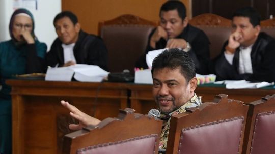 Keakraban Ketua KPSI & Ratna Sarumpaet Bertemu di Sidang Kasus Hoaks
