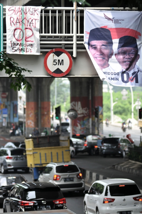 Spanduk dari Karung Bekas ala Pendukung Prabowo-Sandiaga