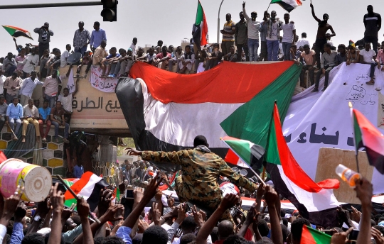 Suka Cita Rakyat Sudan Rayakan Lengsernya Presiden Umar al-Bashir