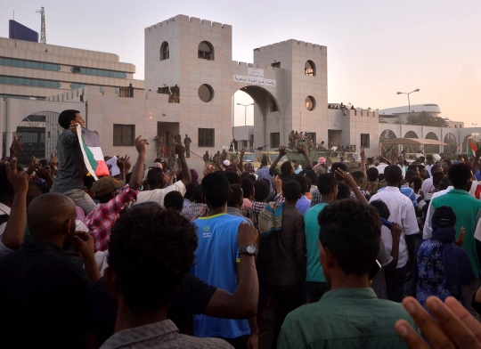 Suka Cita Rakyat Sudan Rayakan Lengsernya Presiden Umar al-Bashir