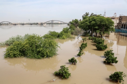 Parahnya Banjir di Iran, 60 Ribu Warga Dipaksa Mengungsi