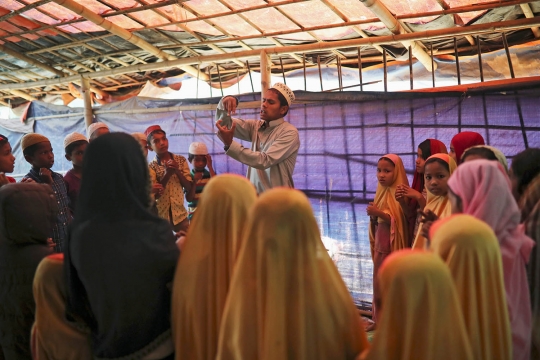 Antusias Anak-anak Rohingya Menuntut Ilmu di Tempat Pengungsian