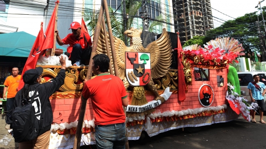 Persiapan Massa Pendukung Jokowi-Ma'ruf Amin Ikuti Kampanye Akbar di GBK