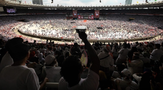 Massa Pendukung Jokowi-Ma'ruf Amin Mulai Padati GBK