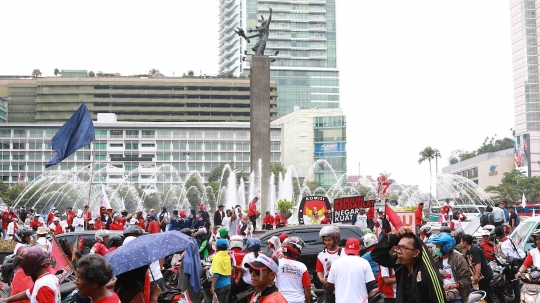 Siap Ramaikan GBK, Massa Pendukung 01 Penuhi Bundaran HI