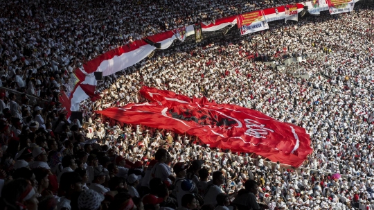 Aksi Jokowi Sapa Pendukung di GBK